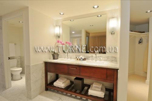 Отель Trump International Hotel Waikiki Beach Walk 5*