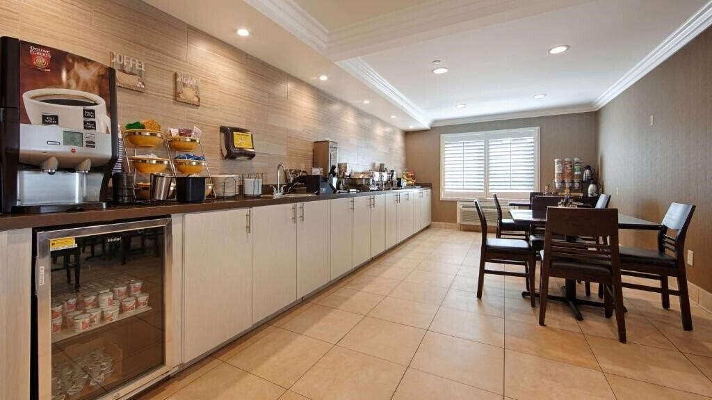 Изображение Best Western Burbank Airport Inn 3*
