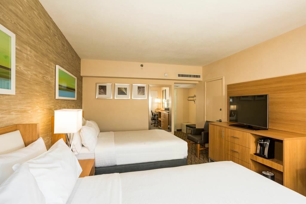 Фото Holiday Inn Miami Beach - Oceanfront 3*