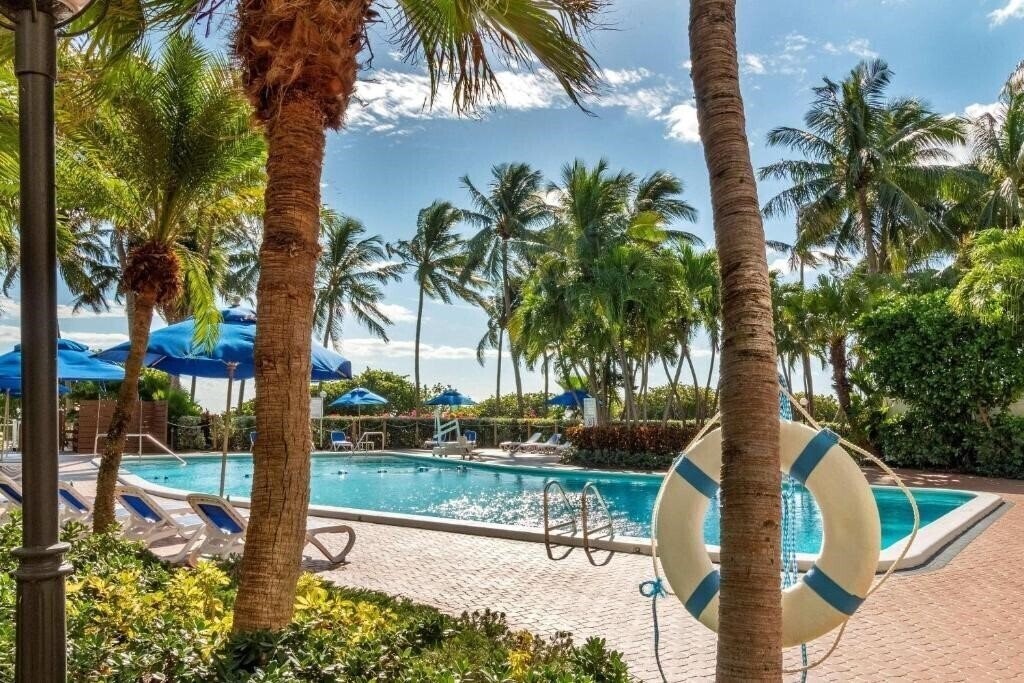 Отель Four Points by Sheraton Miami Beach 3*