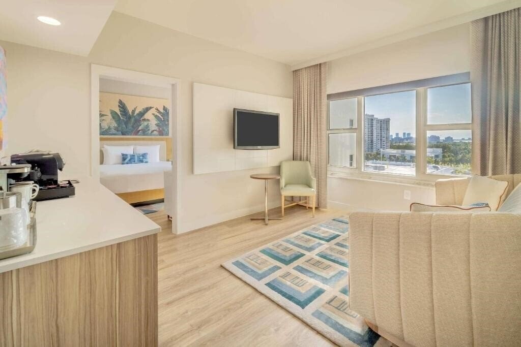 Фотография Four Points by Sheraton Miami Beach 3*