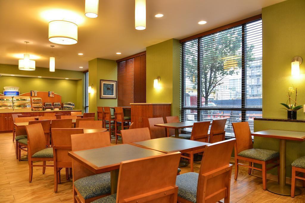 Фотография Holiday Inn Express Manhattan Midtown West 3*