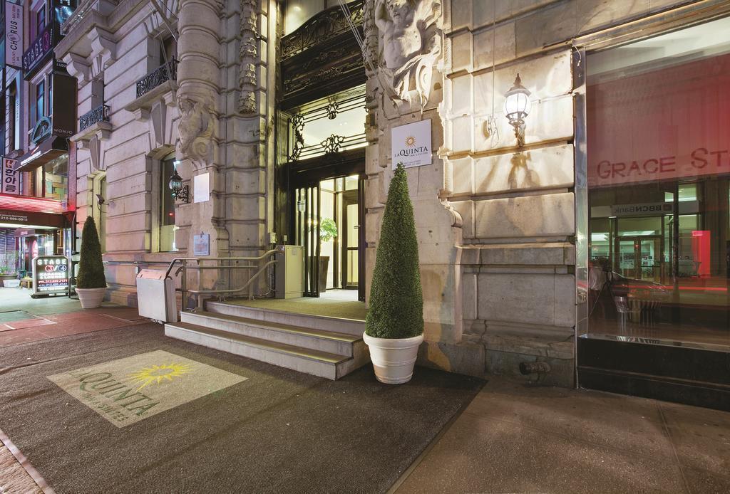 Отель La Quinta Inn & Suites Manhattan 3*
