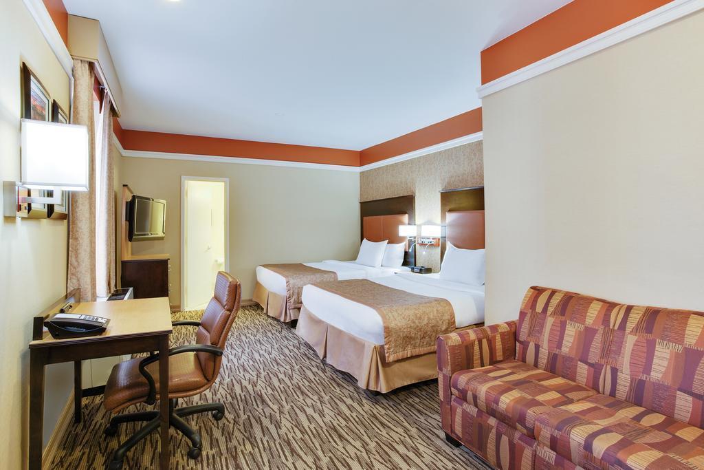 Изображение La Quinta Inn & Suites Manhattan 3*