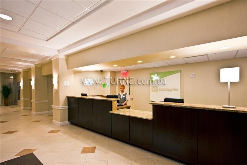 Картинка Holiday Inn & Suites Across 3*