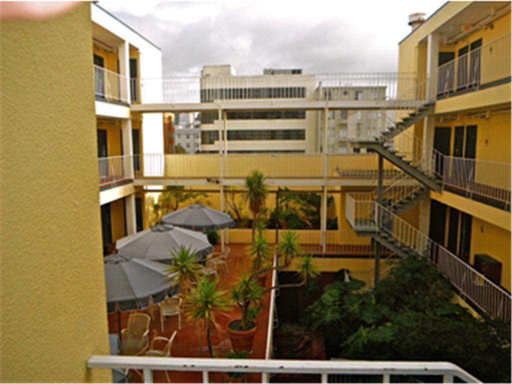 Отель Oasis Inn 2*