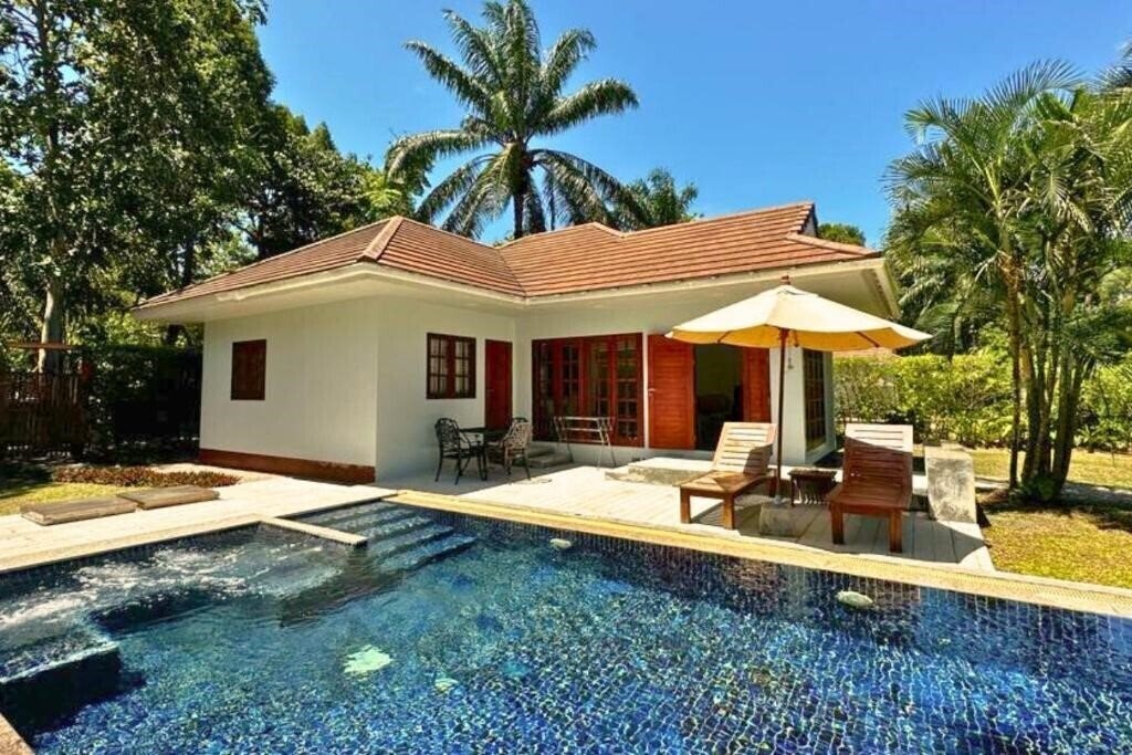 Отель Alisea Pool Villas 4*
