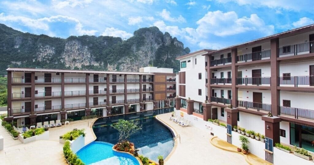 Отель The Lai Thai 4*