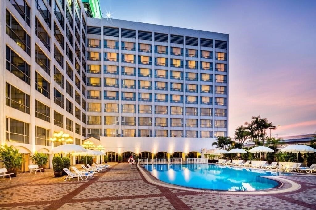 Отель Bangkok Palace 4*