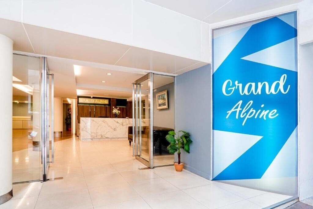 Отель Grand Alpine Hotel 3*