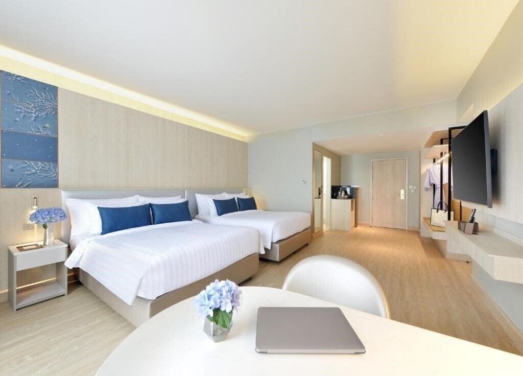 Отель Centre Point Hotel Pratunam 4*