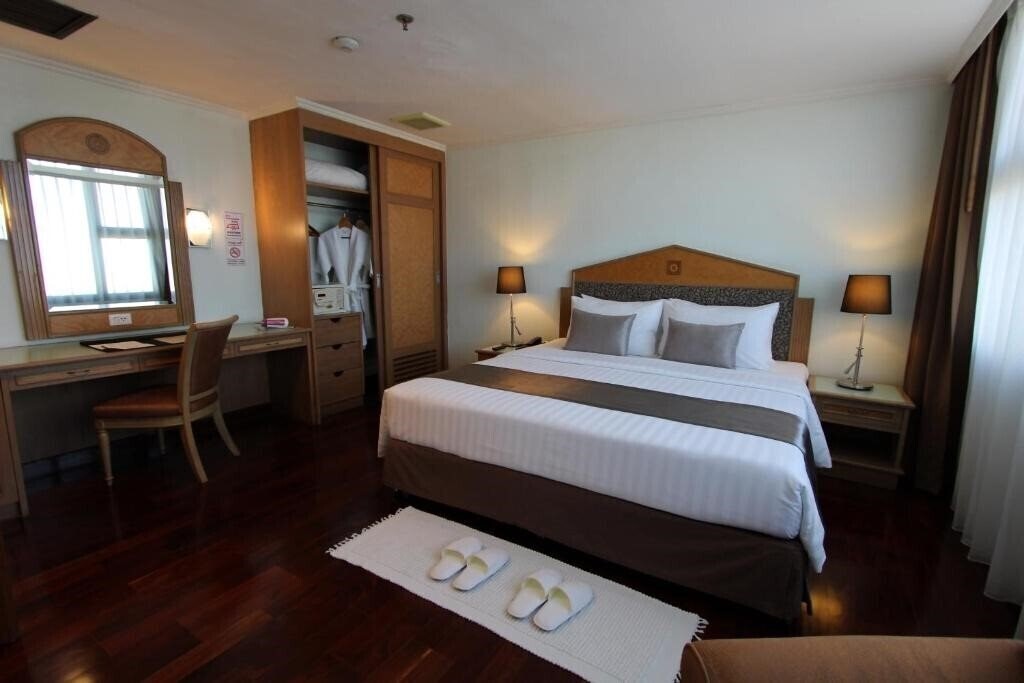 Отель Grand Tower Inn Rama VI 3*