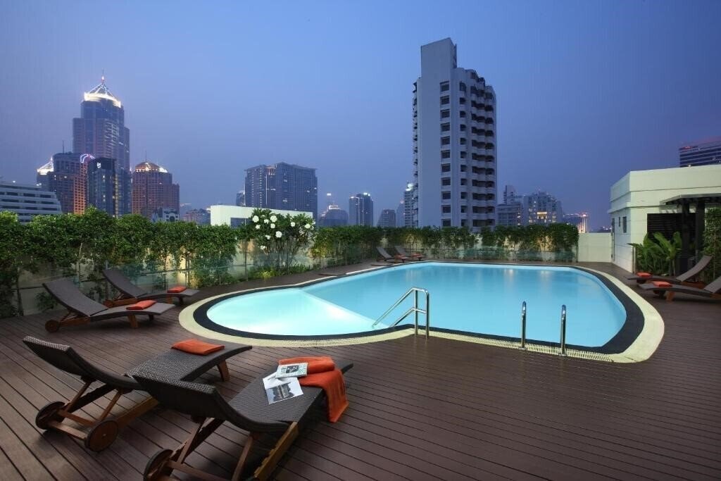 Отель Lohas Suites Sukhumvit By Superhotel Japan 4*