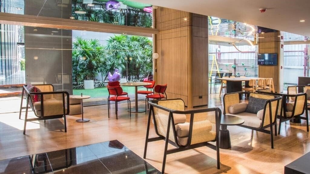 Фото Oakwood Residence Sukhumvit Thonglor 4*