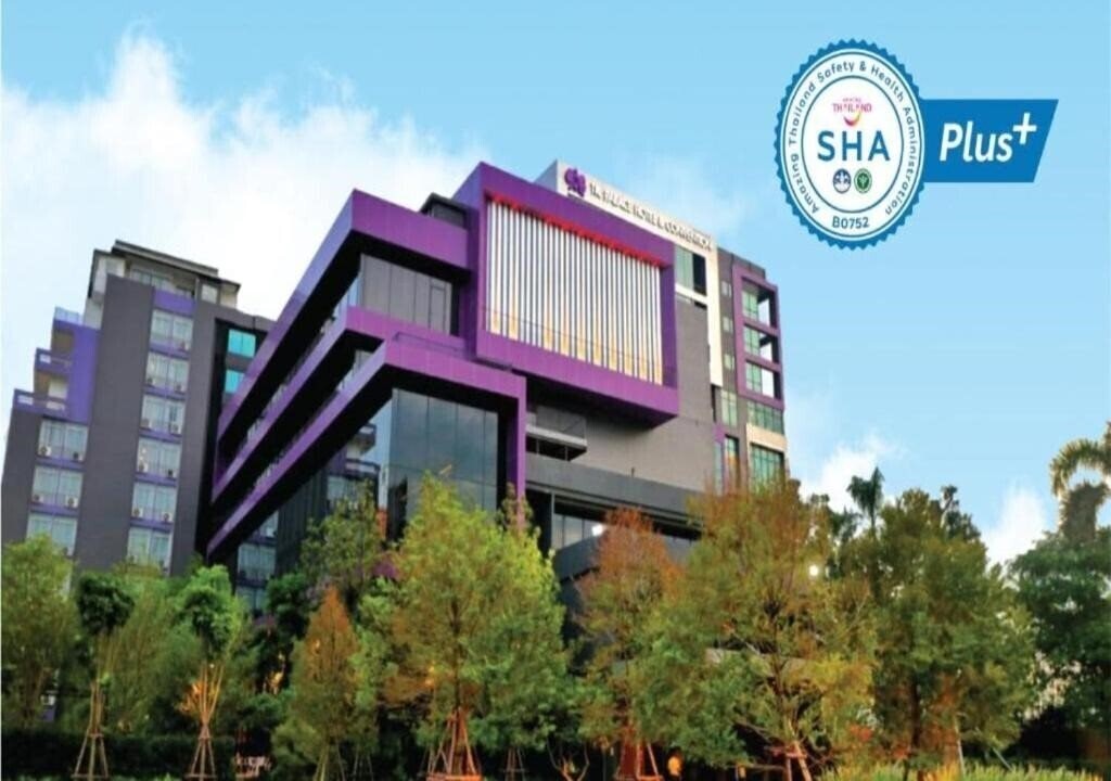 Отель Tk Palace Hotel & Convention 3*