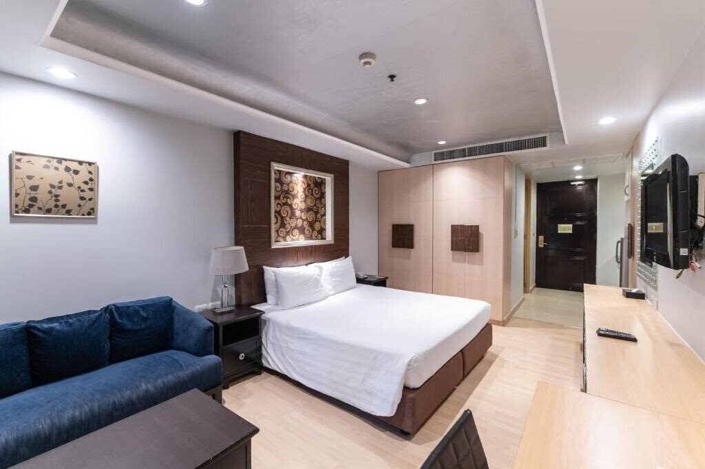 Отель Admiral Premier 4*