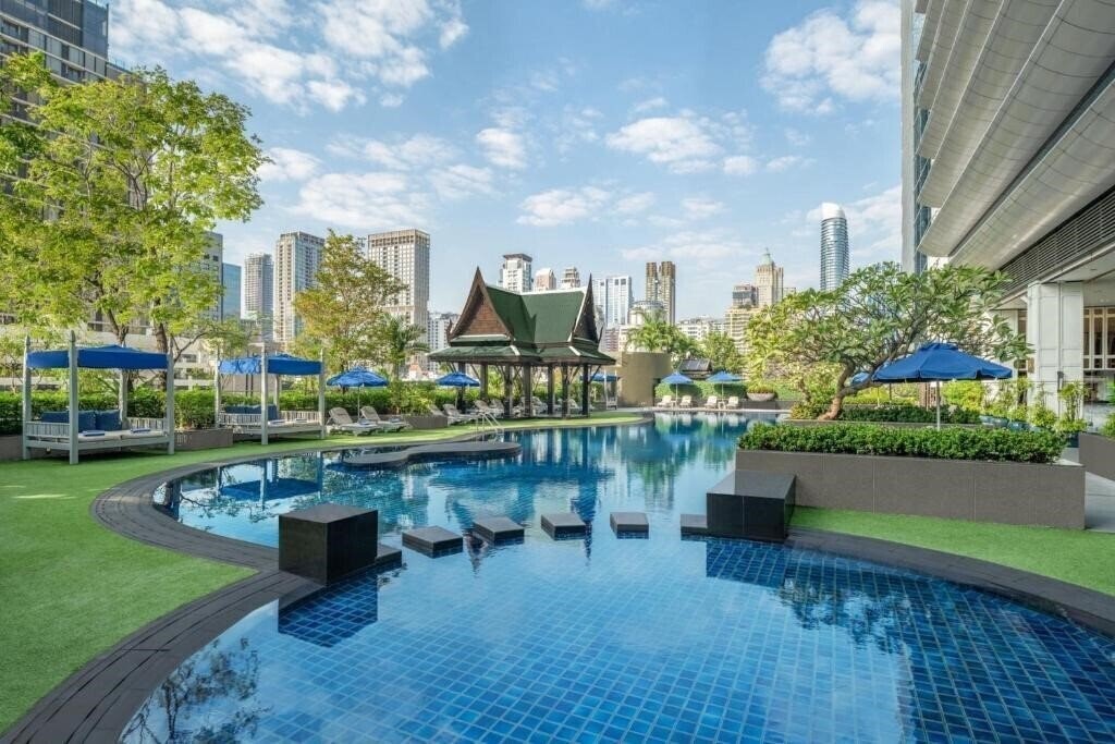 Отель Plaza Athenee Bangkok 5*
