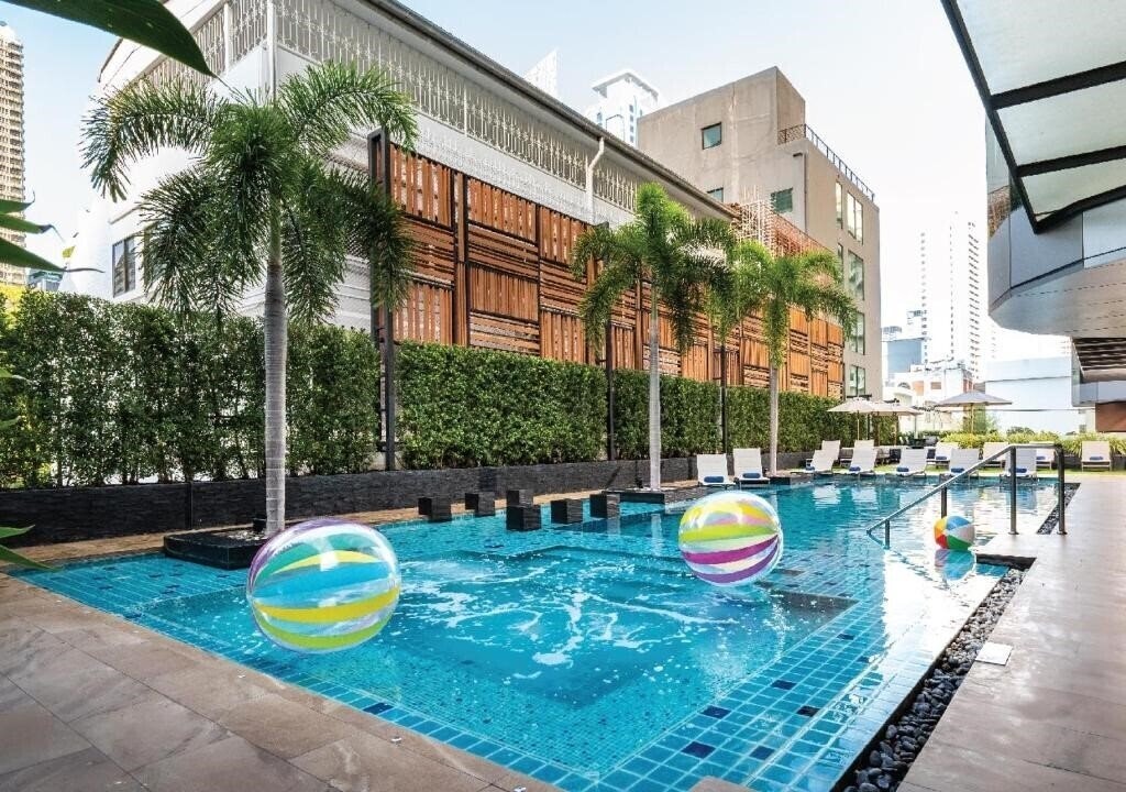 Отель Solitaire Bangkok Sukhumvit 11 3*
