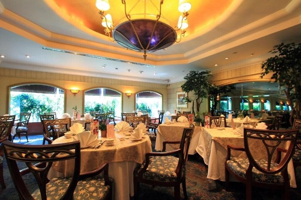 Фото Golden Tulip Sovereign 5*