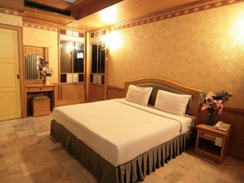 Отель 13 Coins Resort Bangna 2*