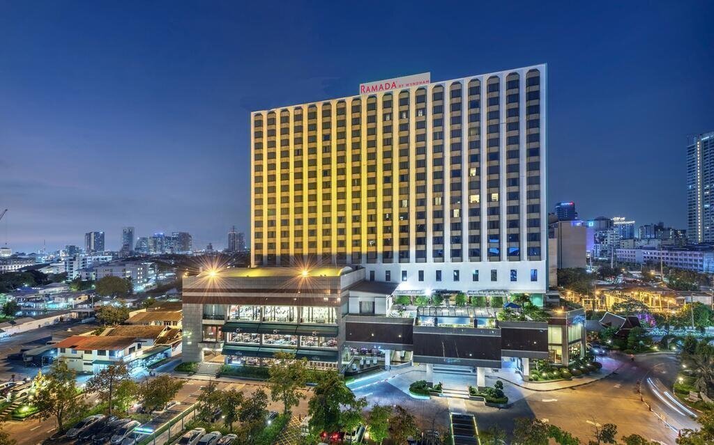 Отель Chaophya Park Hotel 4*