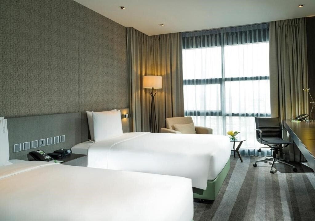 Картинка Holiday Inn Bankok Sukhumvit 4*