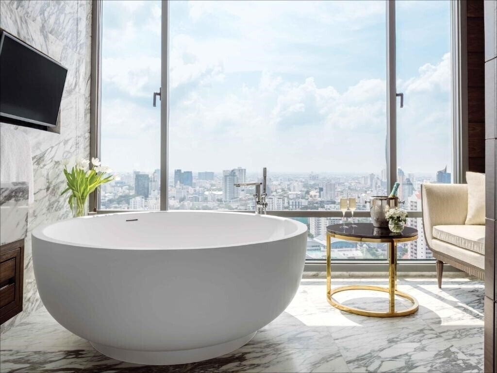 Отель 137 Pillars Suites & Residences 5*
