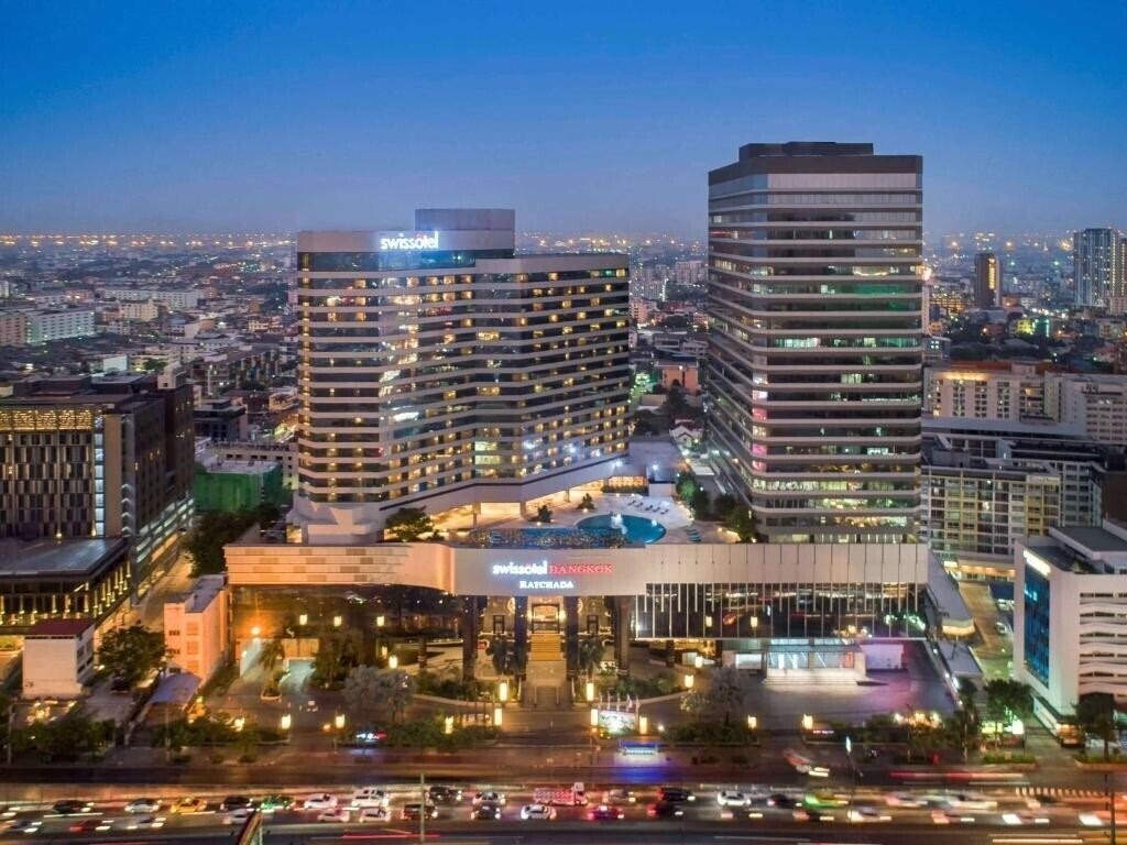 Отель Swissotel Le Concorde 5*