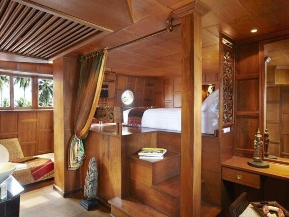 Отель Anantara Cruises 5*