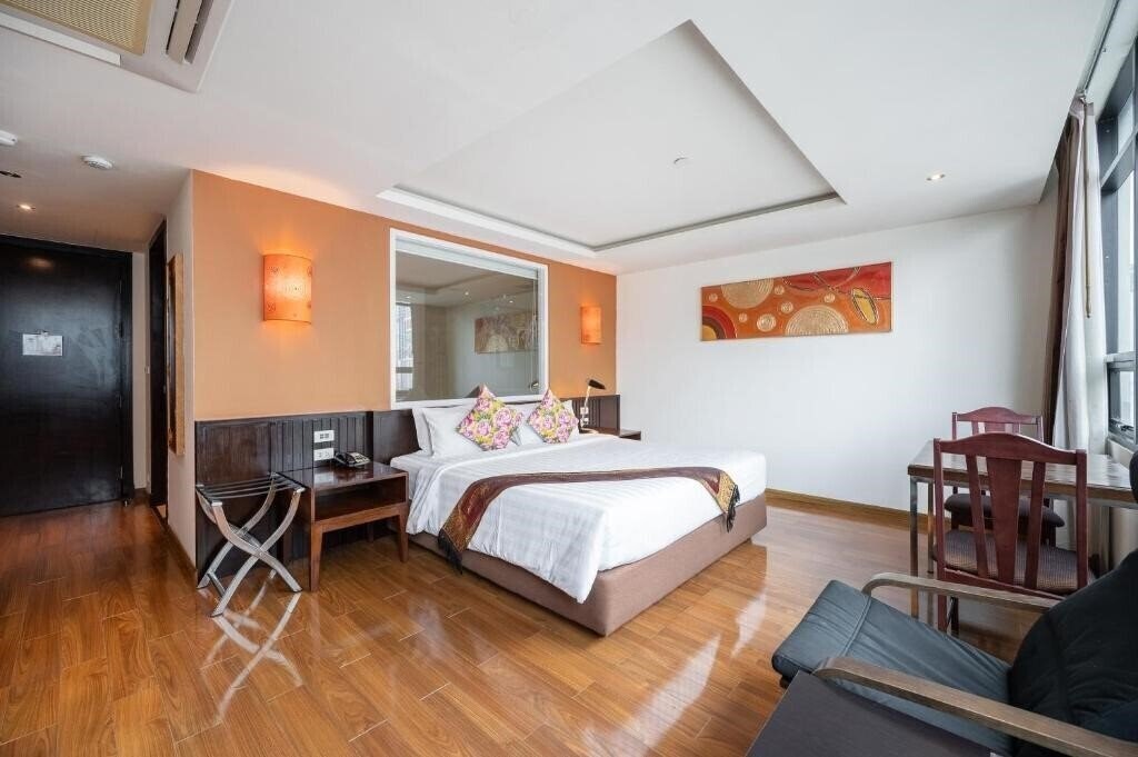 Отель Hotel Mermaid Bangkok 4*