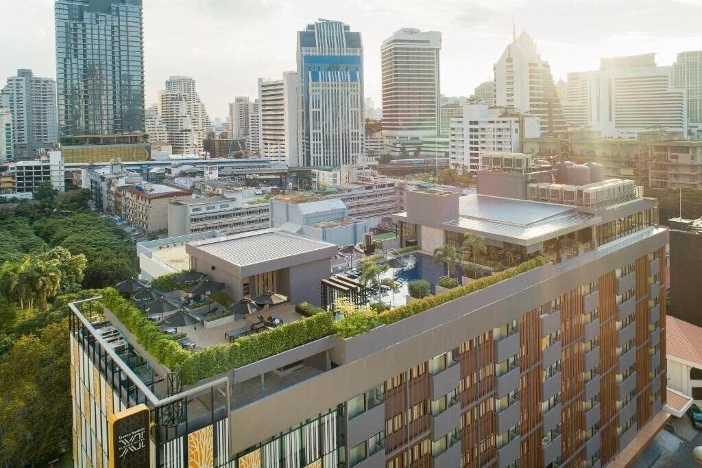Отель Eleven Hotel Bangkok 4*