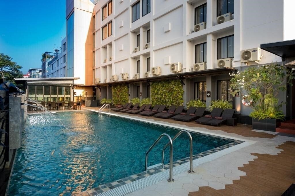 Фото Nouvo City Hotel 4*