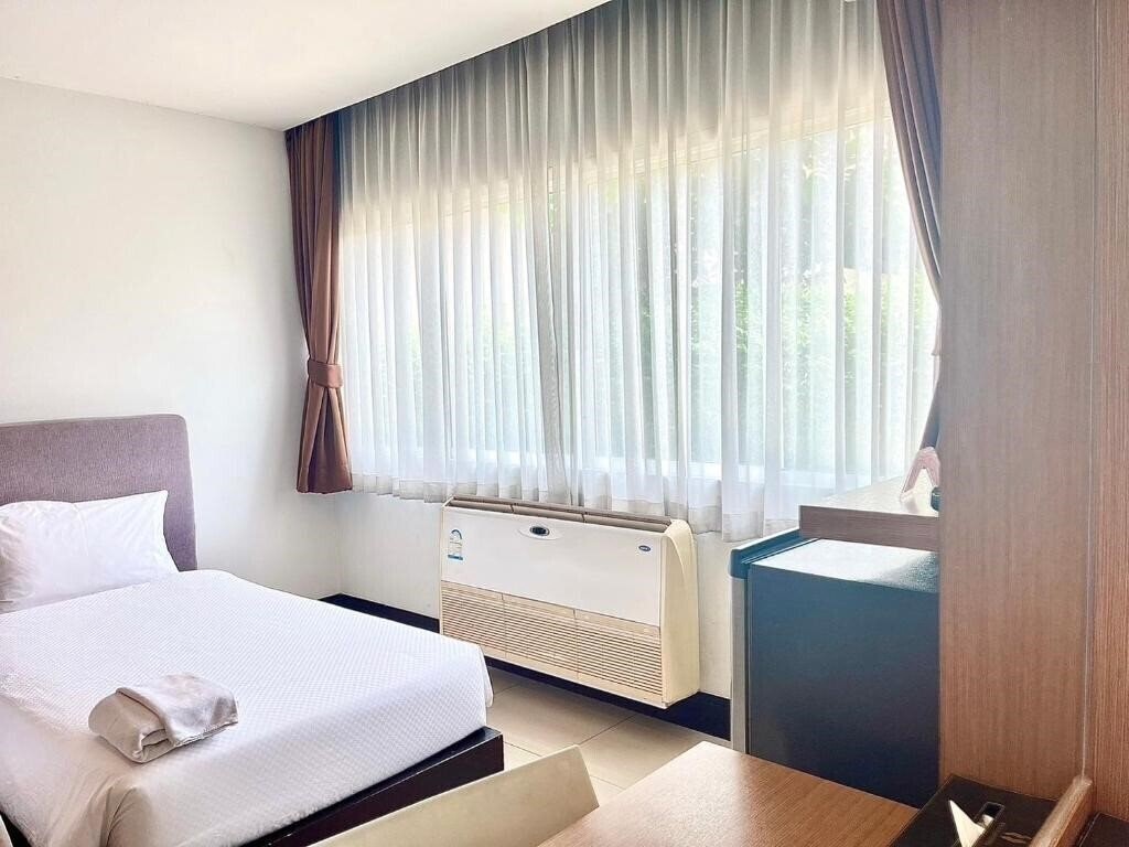 Отель Crystal Suites Suvarnabhumi Airport 3*