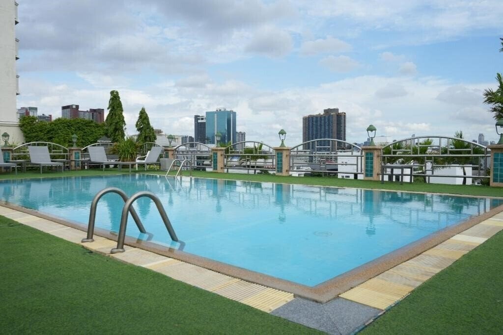 Отель Royal Suite Bangkok 4*