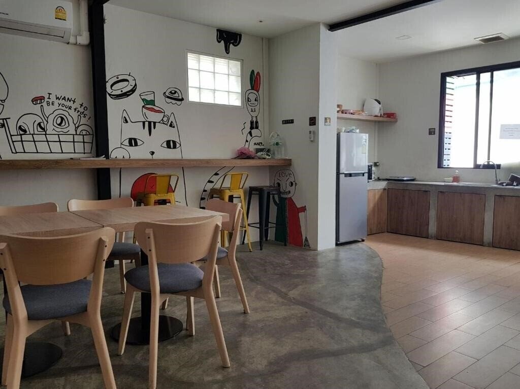 Картинка All day hostel at BTS Bang Chak 2*