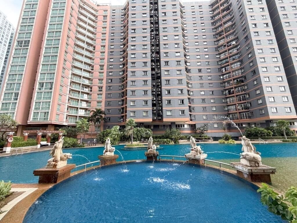 Отель The Narathiwas Residence Sathorn 4*