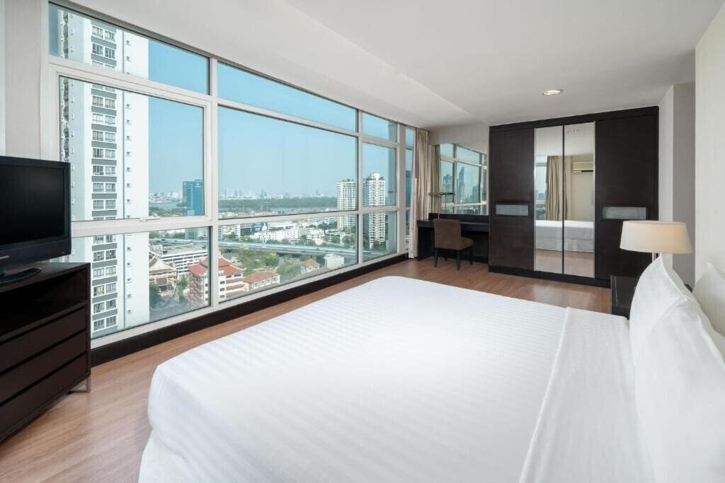 Фото The Narathiwas Residence Sathorn 4*