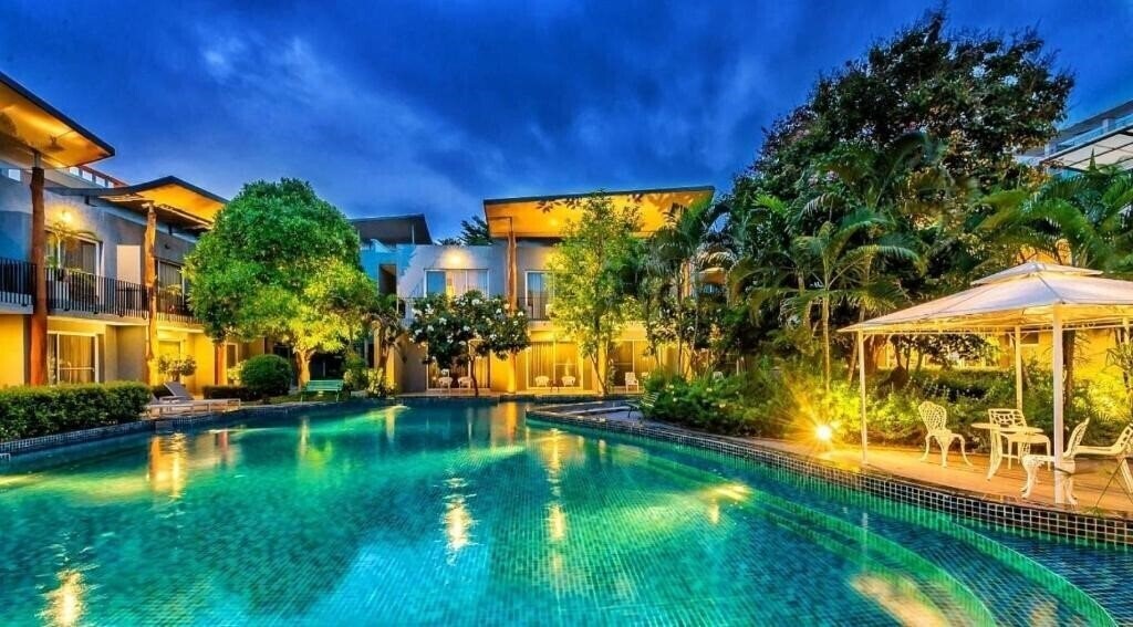 Отель Paeva Luxury Serviced Residence Sha By Zuzu 4*