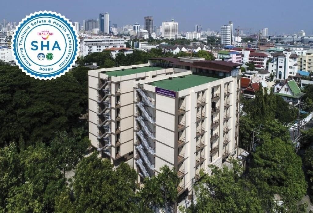 Отель Studio Residence Sukhumvit 71 3*