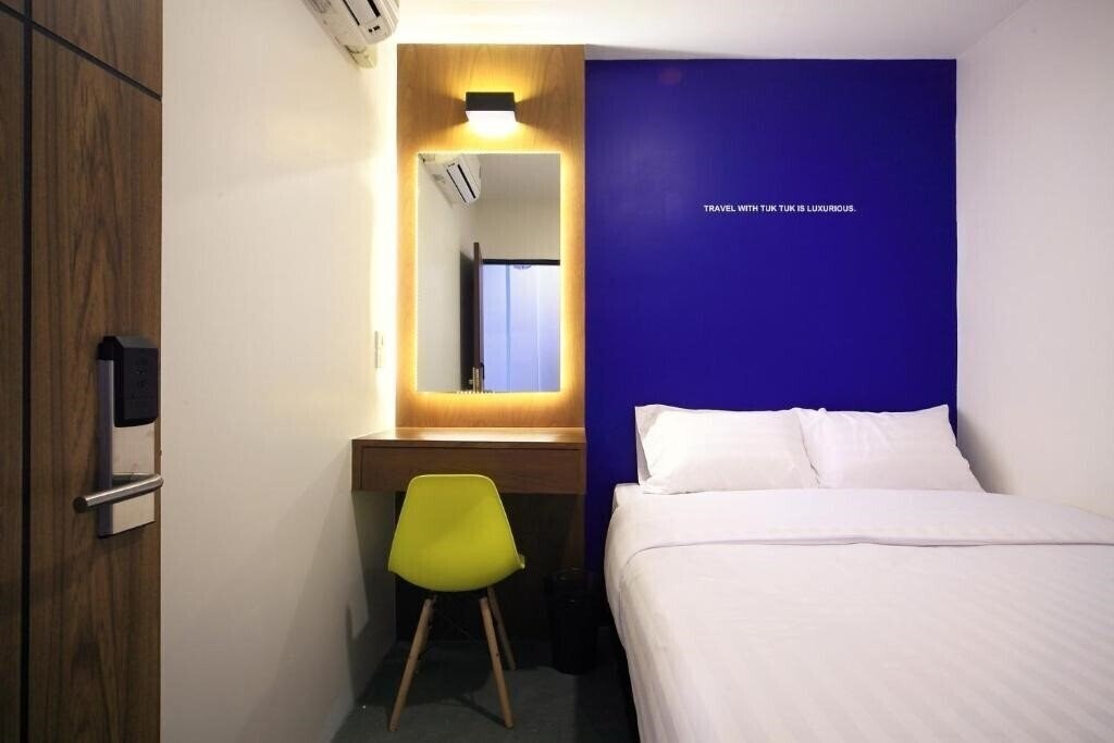 Отель Tuk Tuk Hostel by Zuzu 2*
