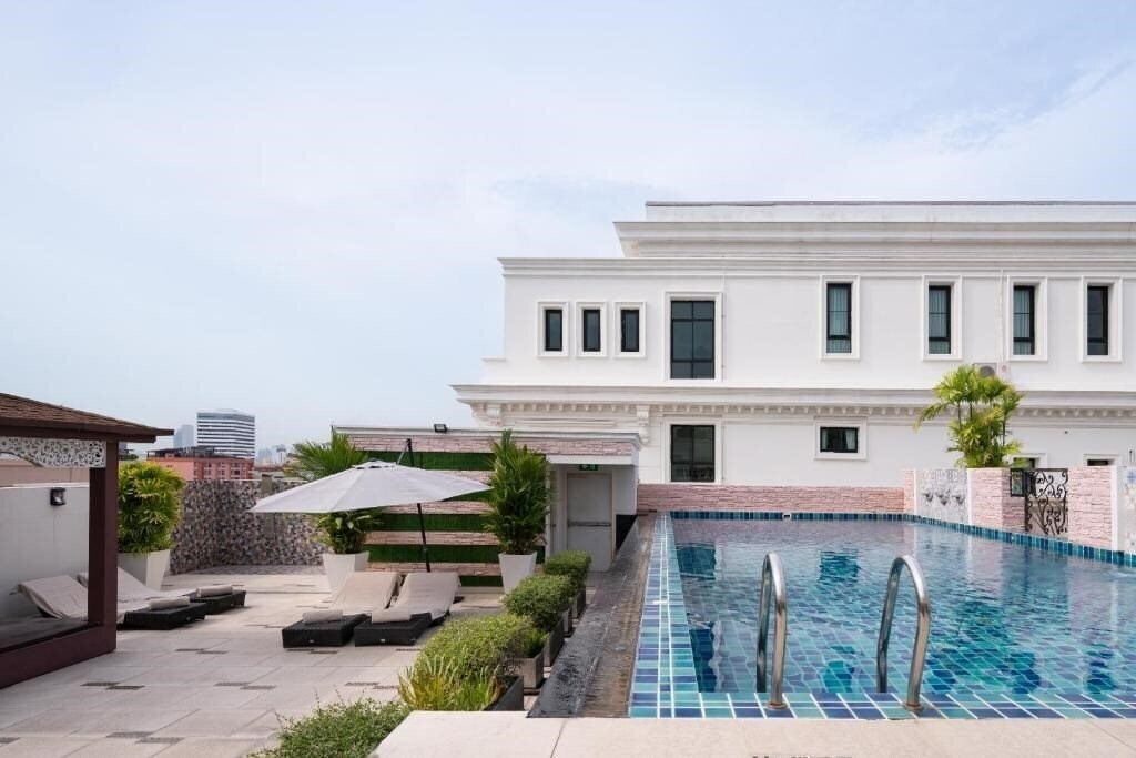 Отель Aspira Hana Executive Apartments Thonglor 4*