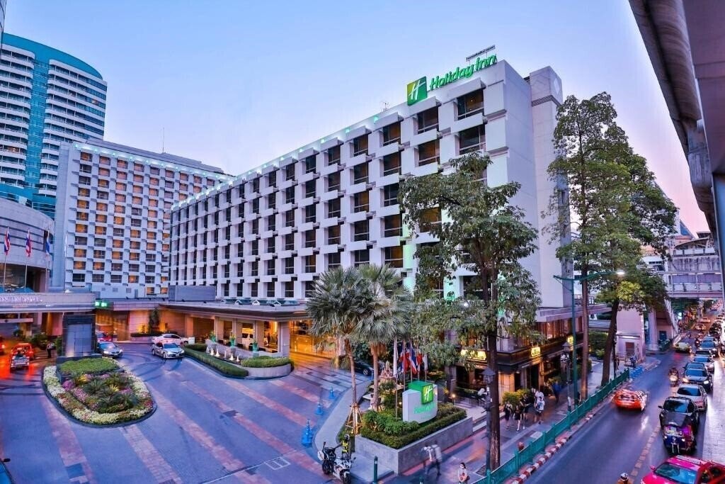 Отель Holiday Inn Bangkok 4*