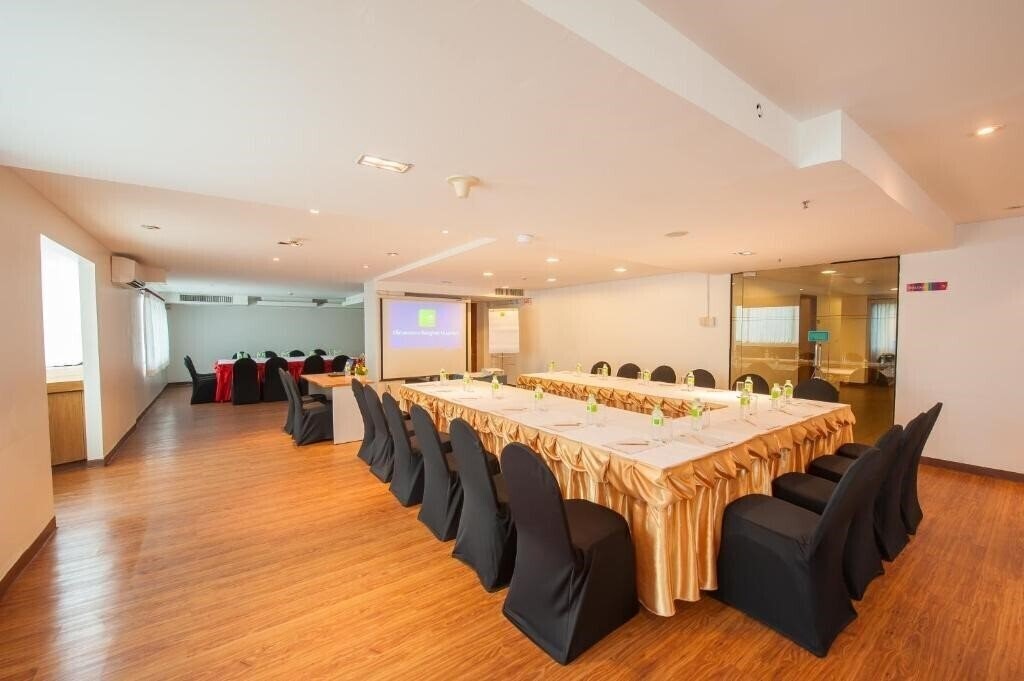 Изображение The Seasons Bangkok Huamark 3*