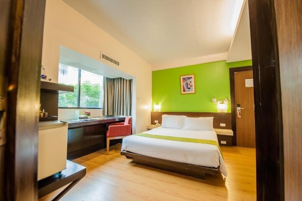 Картинка The Seasons Bangkok Huamark 3*