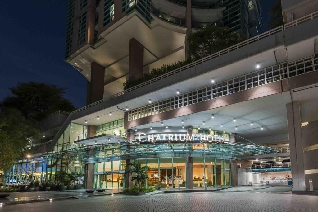 Отель Chatrium Hotel Riverside Bangkok 4*