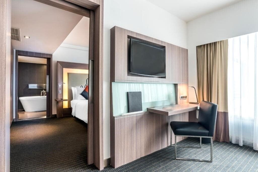 Изображение Novotel Bangkok Fenix Silom 4*