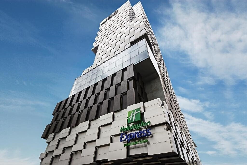Отель Holiday Inn Express Bangkok Siam 4*