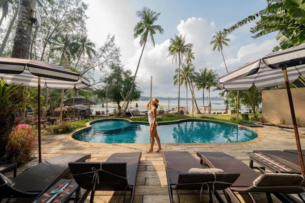 Отель Away Resort Koh Kood 3*
