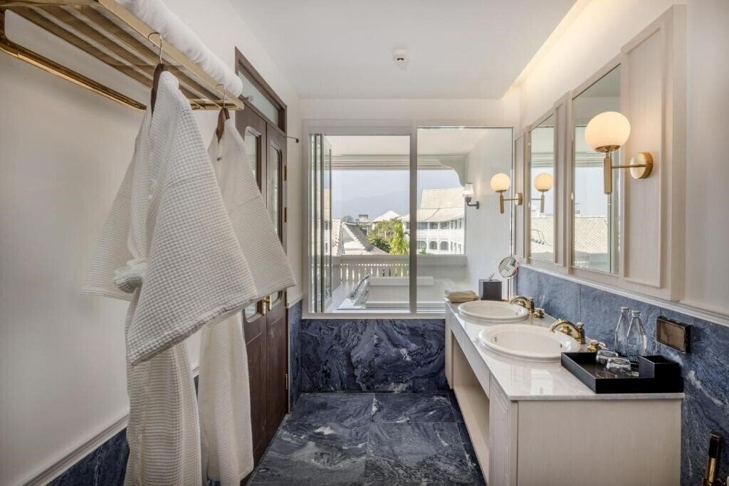 Картинка Away Chiang Mai Thapae Resort 4*