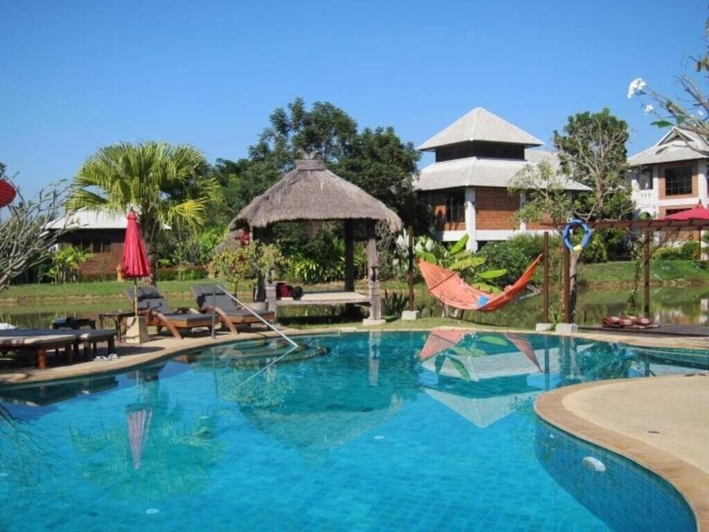 Отель Baan Chai Thung 3*